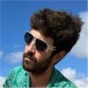 Graduado en composición de músicas contemporáneas en Madrid. Clases de instrumento y también de teoría